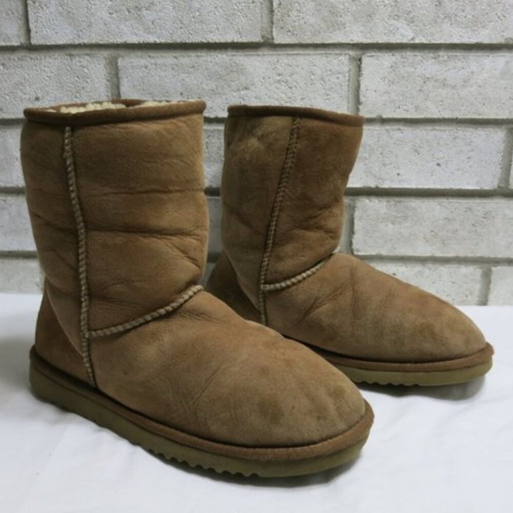 UGG Classic Short Australia Insulated Winter Women's Footwear Shoes Sz 9